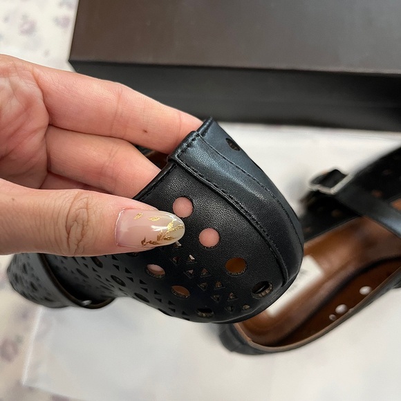 Alaïa Black Leather Hollow Ballet Flats - Picture 7 of 7